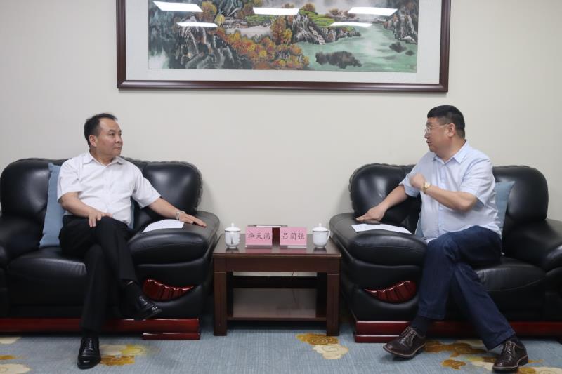 李天滿會(huì)見四川大學(xué)全球創(chuàng)聯(lián)常務(wù)副會(huì)長(zhǎng)、四川會(huì)長(zhǎng)呂藺強(qiáng)一行