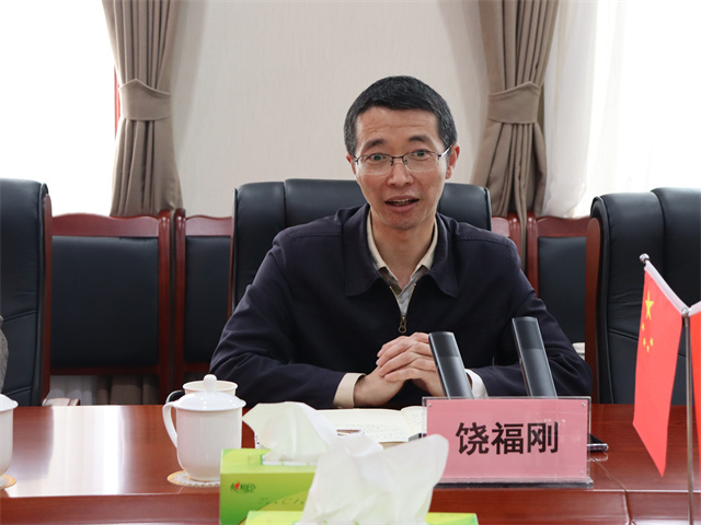 鄧華會(huì)見宜賓市供銷社黨委書記、理事會(huì)主任饒福剛一行