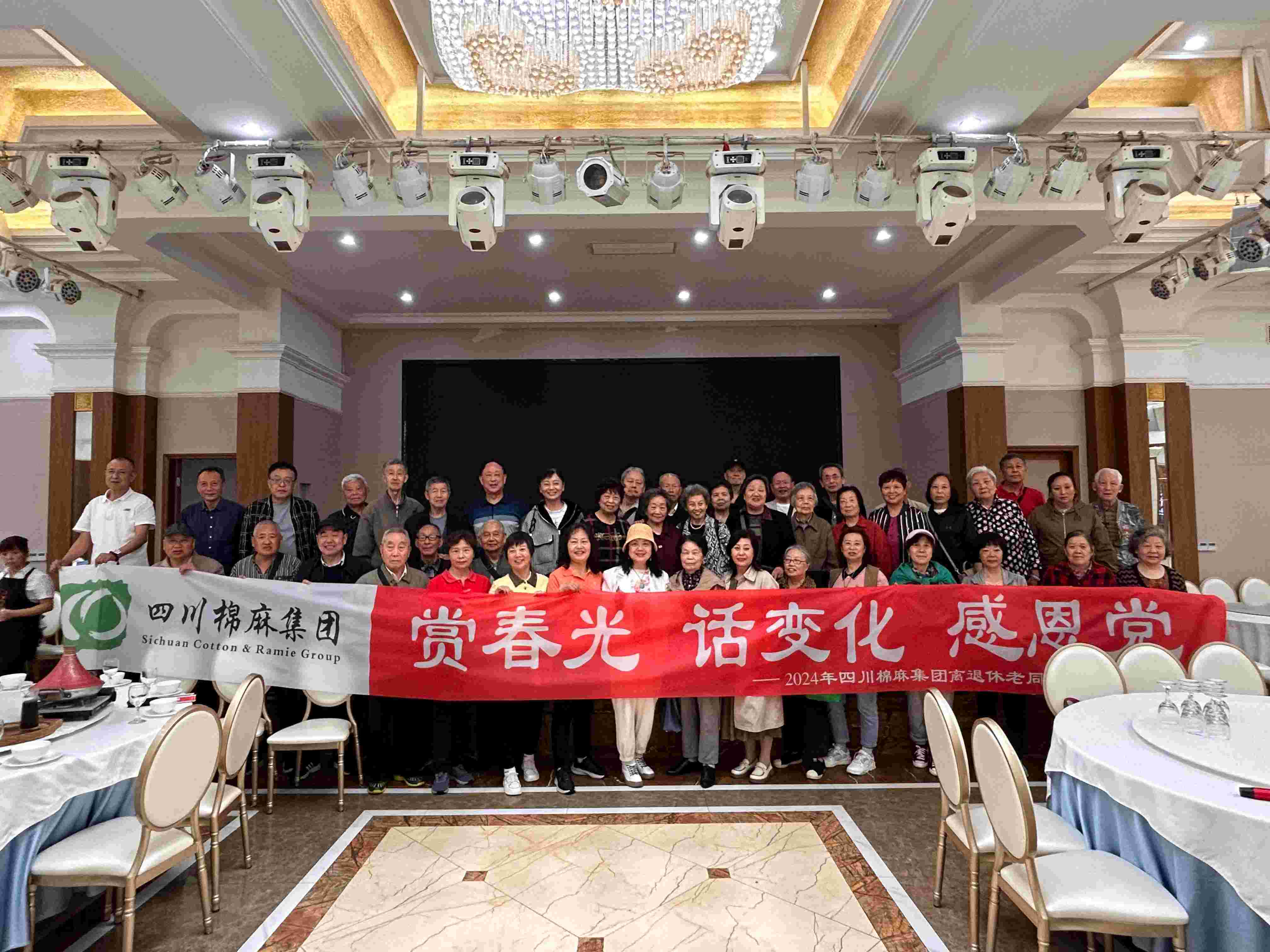 集團公司組織老同志開展“賞春光、話變化、感黨恩”戶外踏青活動